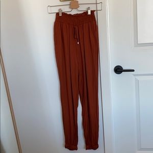 Lightweight cotton jogger pants